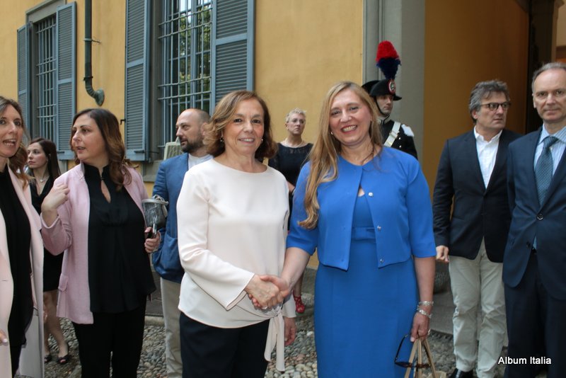 emanuela piantadosi e luciana lamorgese - prefettura milano - vittime del dovere.jpg